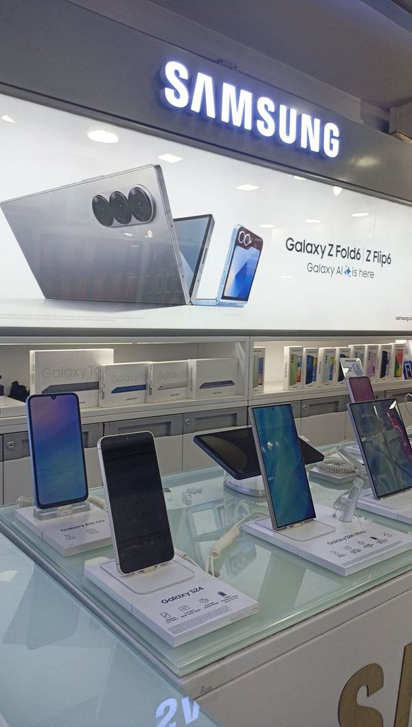 Smartphone brand display at Tanish Enterprises